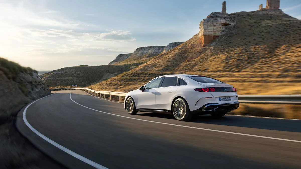 Mercedes-Benz’ten Tarihi Adım: İlk Tam Elektrikli C-Serisi Tanıtıldı!