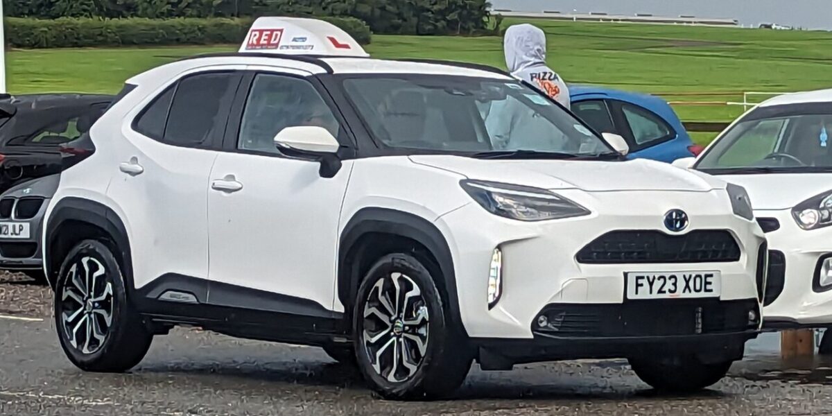 Toyota Yaris Cross 1.5 Hybrid İncelemesi: Şehirli SUV’da Japon Pişkinliği Fiyatı Hak Ediyor mu?