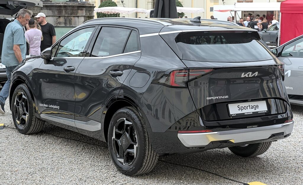 Kia Sportage driving