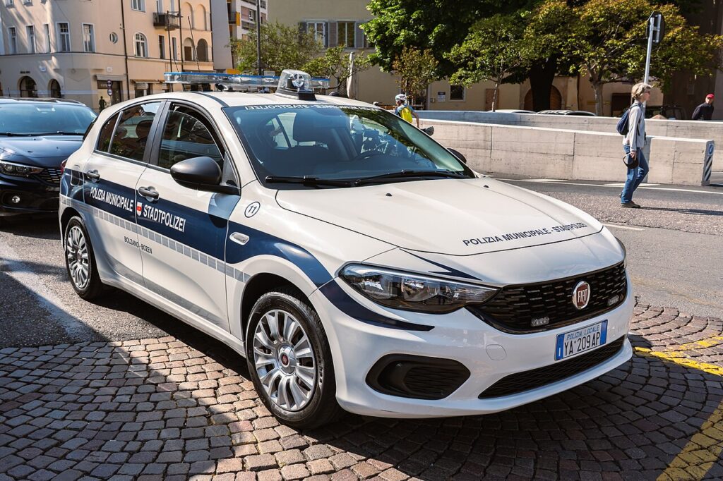 Fiat Tipo Cross driving