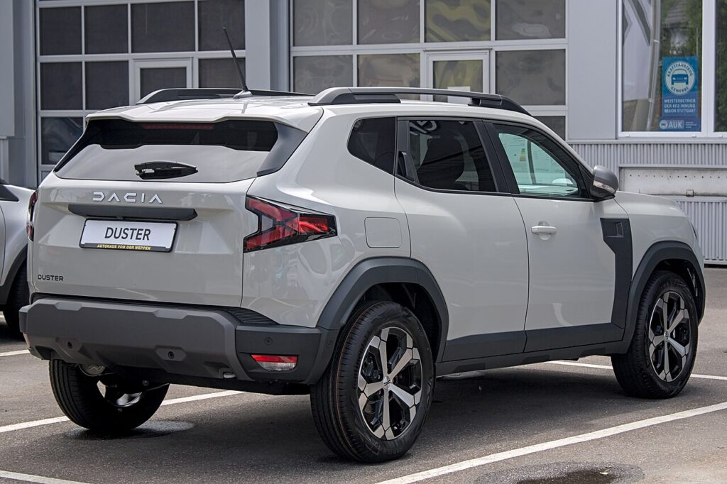 Dacia Duster driving