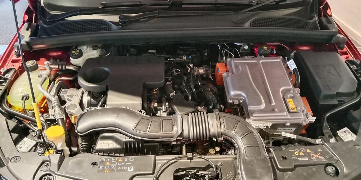 Renault Clio E-Tech Full Hybrid İncelemesi: B Segmentin En Olgun Hibriti Şehirde Gerçekten Yakıt Tasarrufu Yapıyor mu?