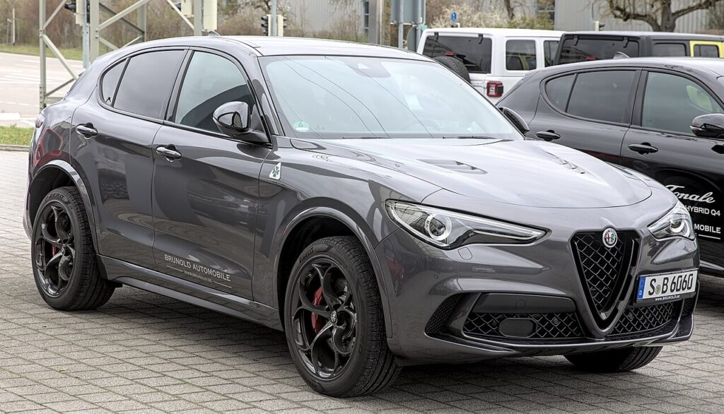 Alfa Romeo Tonale driving