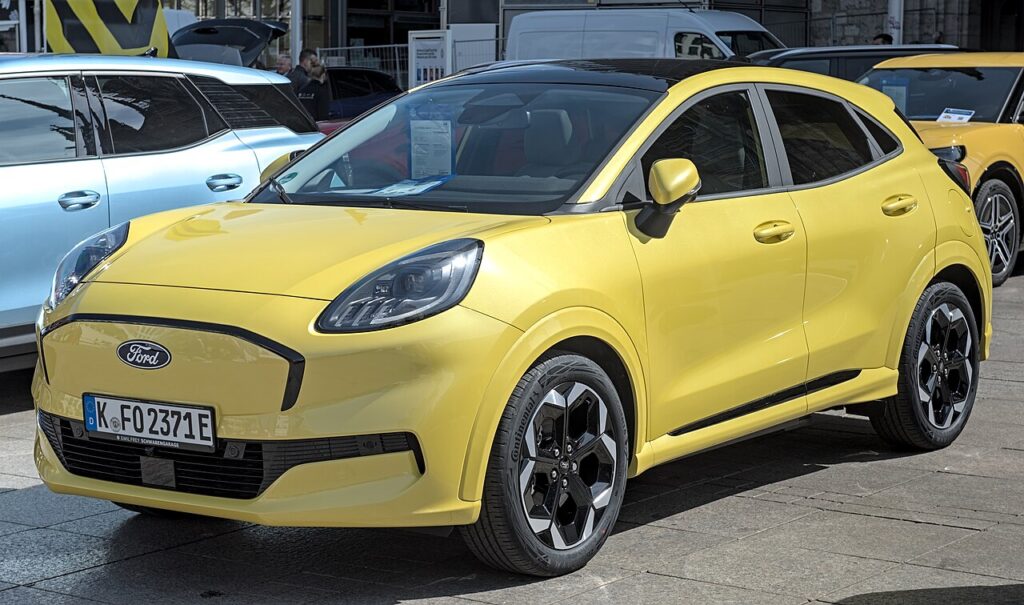 Ford Puma driving