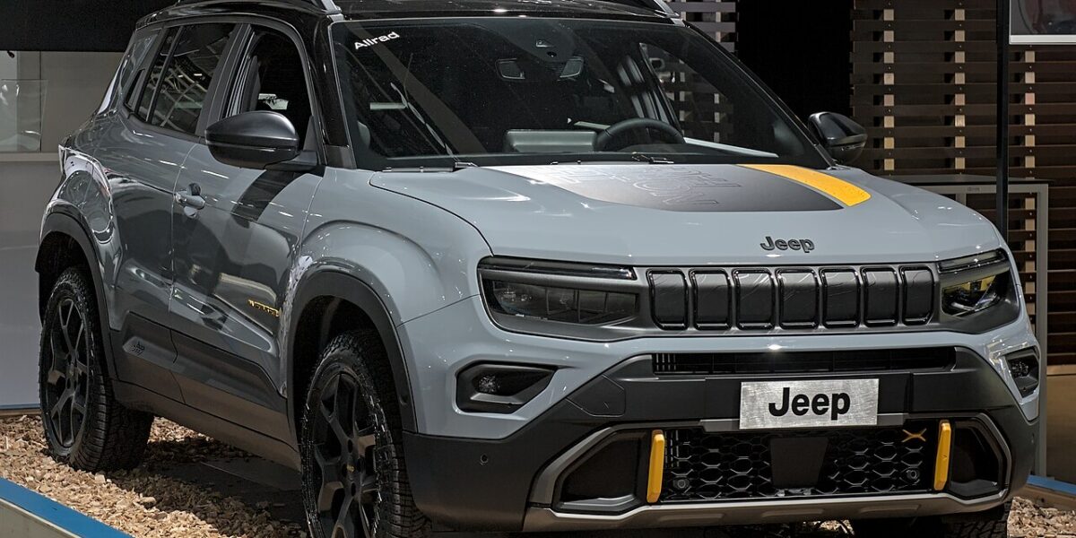 Stellantis’in Yeni Kozu: Jeep Avenger 4xe Plug-in Hybrid İncelemesi — Elektrikli Menzil Gerçekte Yeterli mi?