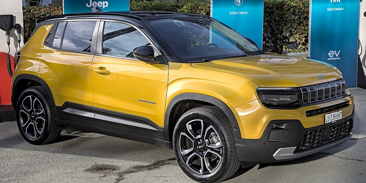 Jeep Avenger 1.2 Turbo İncelemesi: Amerikan İkonunun Avrupa Yapımı B-SUV’u Türkiye’de Ne Kadar İkna Edici?