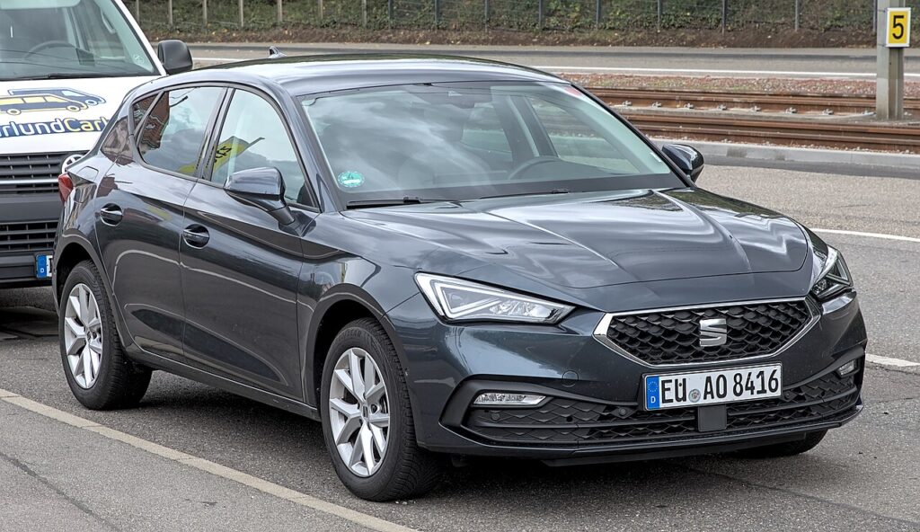Seat Leon driving