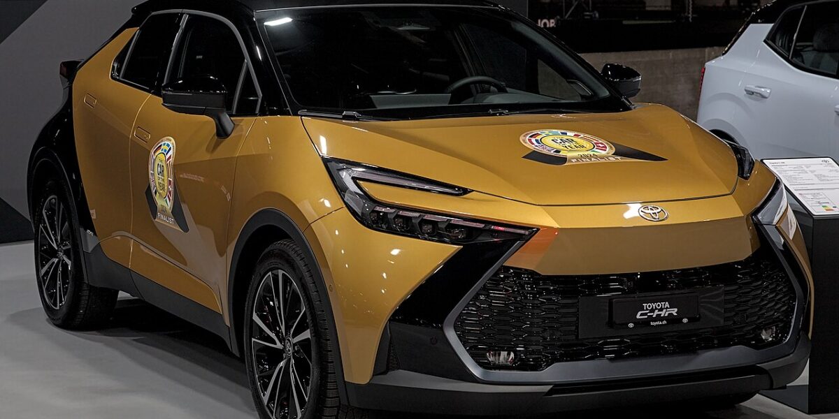 Toyota C-HR 2.0 Hybrid İncelemesi: Cesur Tasarımın Arkasında Gerçekten İyi Bir Hibrit Var mı?
