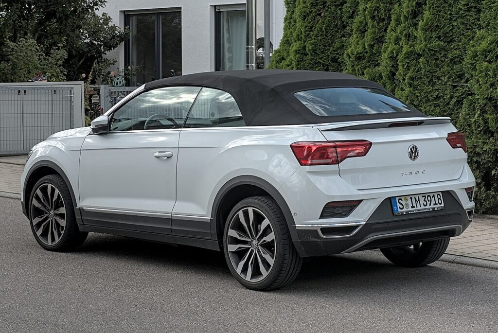 Volkswagen T-Roc driving