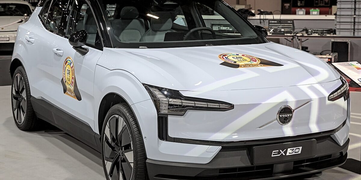 Volvo EX30 Ultra İncelemesi: İsveç’in En Küçük Elektrikli SUV’u Türkiye’de Gerçekten Büyük Bir Seçenek mi?